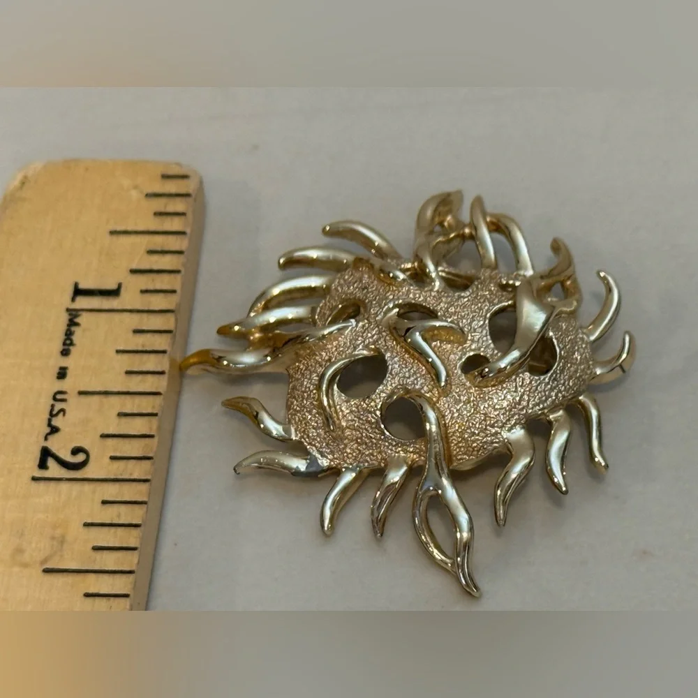 Vtg 70s Sarah Coventry Sea Urchin Brooch Pin‎ Gold Tone Metal Mixed Texture 3-D